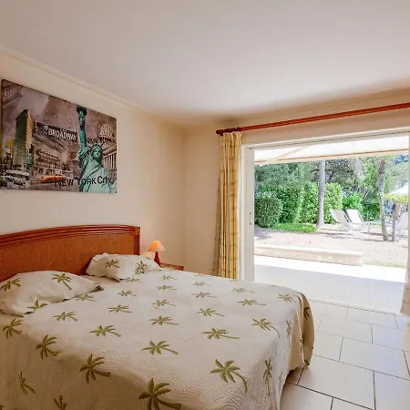 Les Dauphins By Interhome