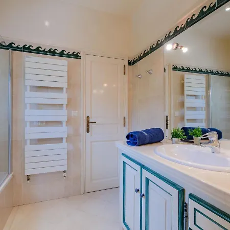 Les Dauphins By Interhome Saint Aygulf